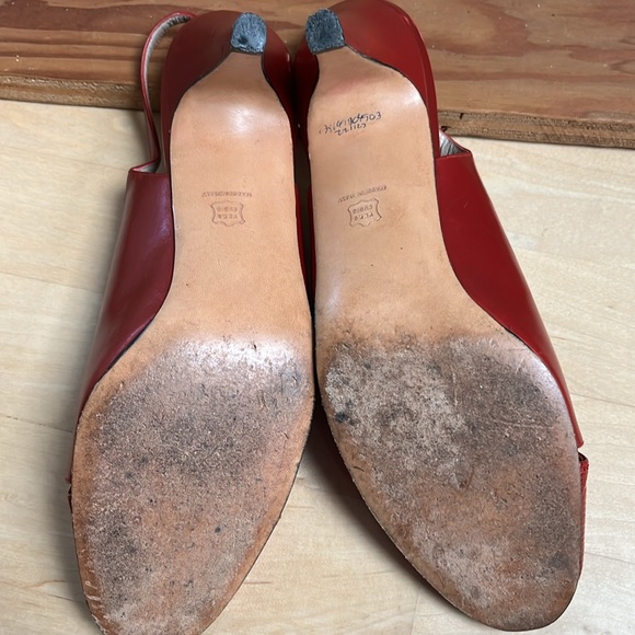AS IS*  Ferragamo Slingback Heels with *one dark stain on right toe. 8.5N - Picture 7 of 9